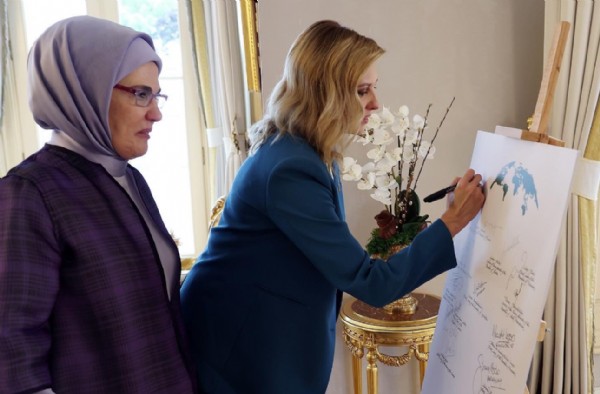 Emine Erdoğan, Ukrayna Devlet Başkanı'nın eşi Zelenska'yı İstanbul'da ağırladı!